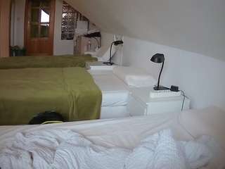 voyeurcam-julmodels-bed-3