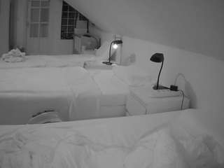 voyeurcam-julmodels-bed-3