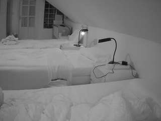 voyeurcam-julmodels-bed-3