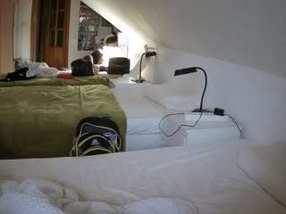 voyeurcam-julmodels-bed-3