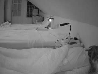 voyeurcam-julmodels-bed-3