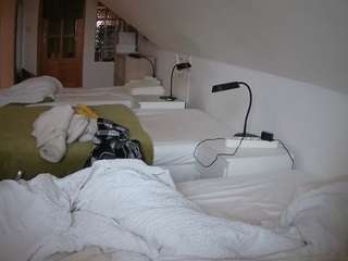 voyeurcam-julmodels-bed-3's CamSoda show and profile