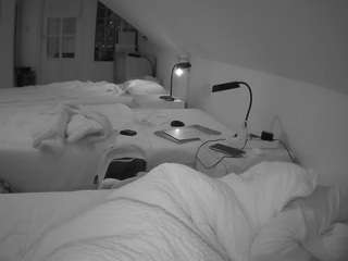 voyeurcam-julmodels-bed-3