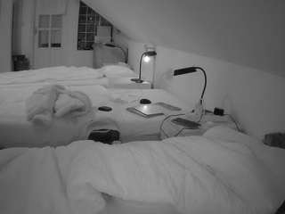voyeurcam-julmodels-bed-3