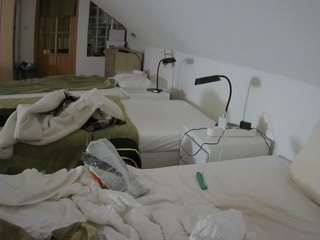 voyeurcam-julmodels-bed-3