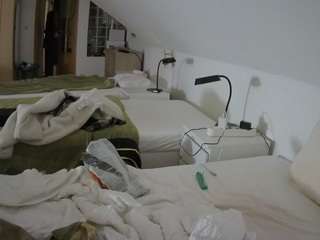 voyeurcam-julmodels-bed-3