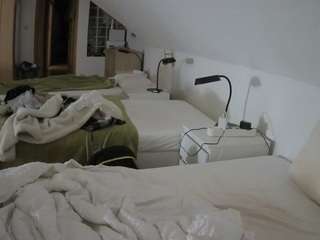voyeurcam-julmodels-bed-3