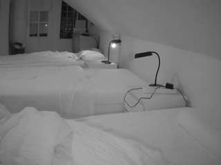 voyeurcam-julmodels-bed-3