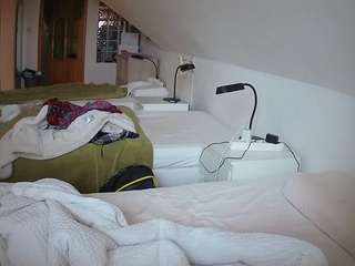 voyeurcam-julmodels-bed-3
