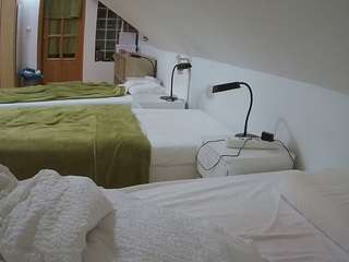 voyeurcam-julmodels-bed-3