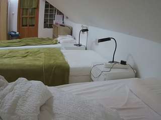 voyeurcam-julmodels-bed-3