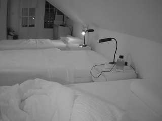 voyeurcam-julmodels-bed-3