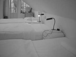 voyeurcam-julmodels-bed-3