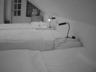 voyeurcam-julmodels-bed-3