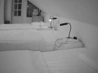 voyeurcam-julmodels-bed-3