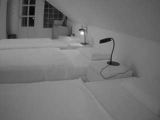 voyeurcam-julmodels-bed-3