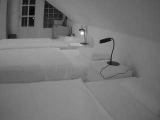 voyeurcam-julmodels-bed-3