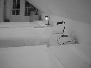 voyeurcam-julmodels-bed-3