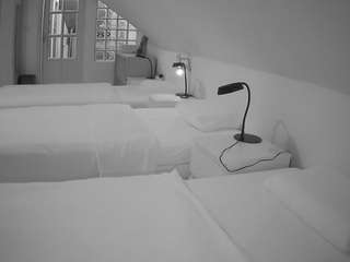 voyeurcam-julmodels-bed-3