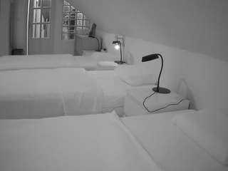 voyeurcam-julmodels-bed-3