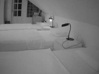 voyeurcam-julmodels-bed-3