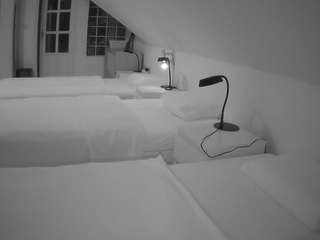 voyeurcam-julmodels-bed-3