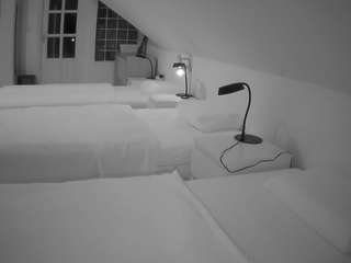 voyeurcam-julmodels-bed-3