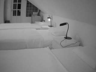 voyeurcam-julmodels-bed-3 webcam model