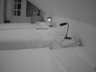 voyeurcam-julmodels-bed-3 Live Webcam on CamSoda