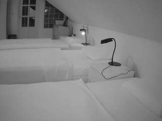 voyeurcam-julmodels-bed-3