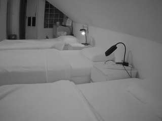 voyeurcam-julmodels-bed-3