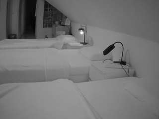 voyeurcam-julmodels-bed-3