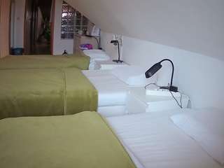 voyeurcam-julmodels-bed-3