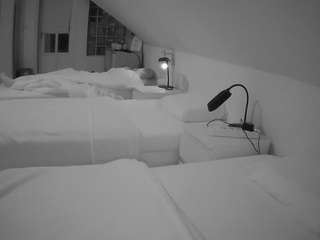 voyeurcam-julmodels-bed-3