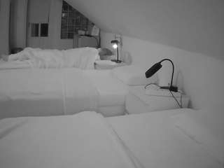 voyeurcam-julmodels-bed-3