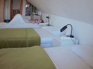 voyeurcam-julmodels-bed-3