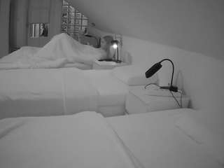 voyeurcam-julmodels-bed-3