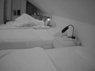 voyeurcam-julmodels-bed-3