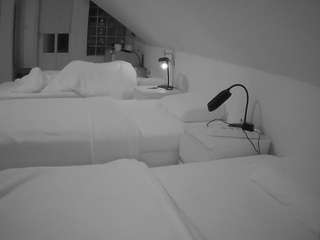 voyeurcam-julmodels-bed-3