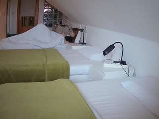 voyeurcam-julmodels-bed-3 webcam
