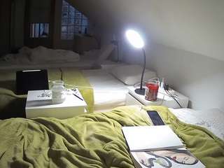 voyeurcam-julmodels-bed-3 webcam