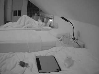voyeurcam-julmodels-bed-3