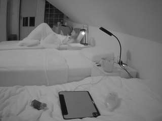 voyeurcam-julmodels-bed-3