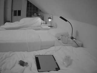voyeurcam-julmodels-bed-3
