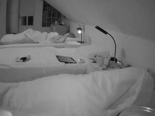 voyeurcam-julmodels-bed-3