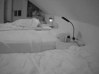 voyeurcam-julmodels-bed-3