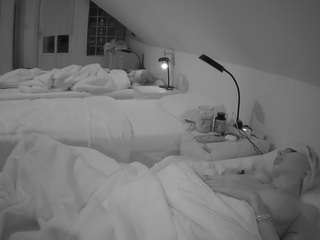 voyeurcam-julmodels-bed-3 Live Webcam on CamSoda