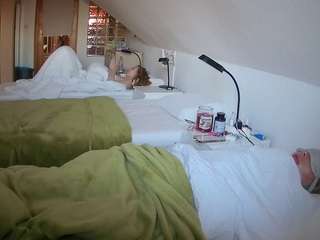 voyeurcam-julmodels-bed-3 webcam