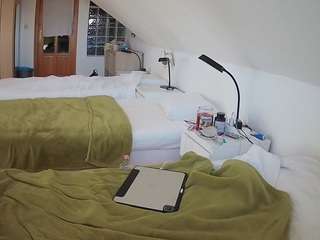 voyeurcam-julmodels-bed-3