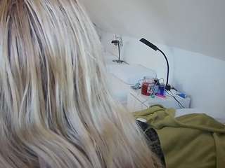 voyeurcam-julmodels-bed-3 webcam